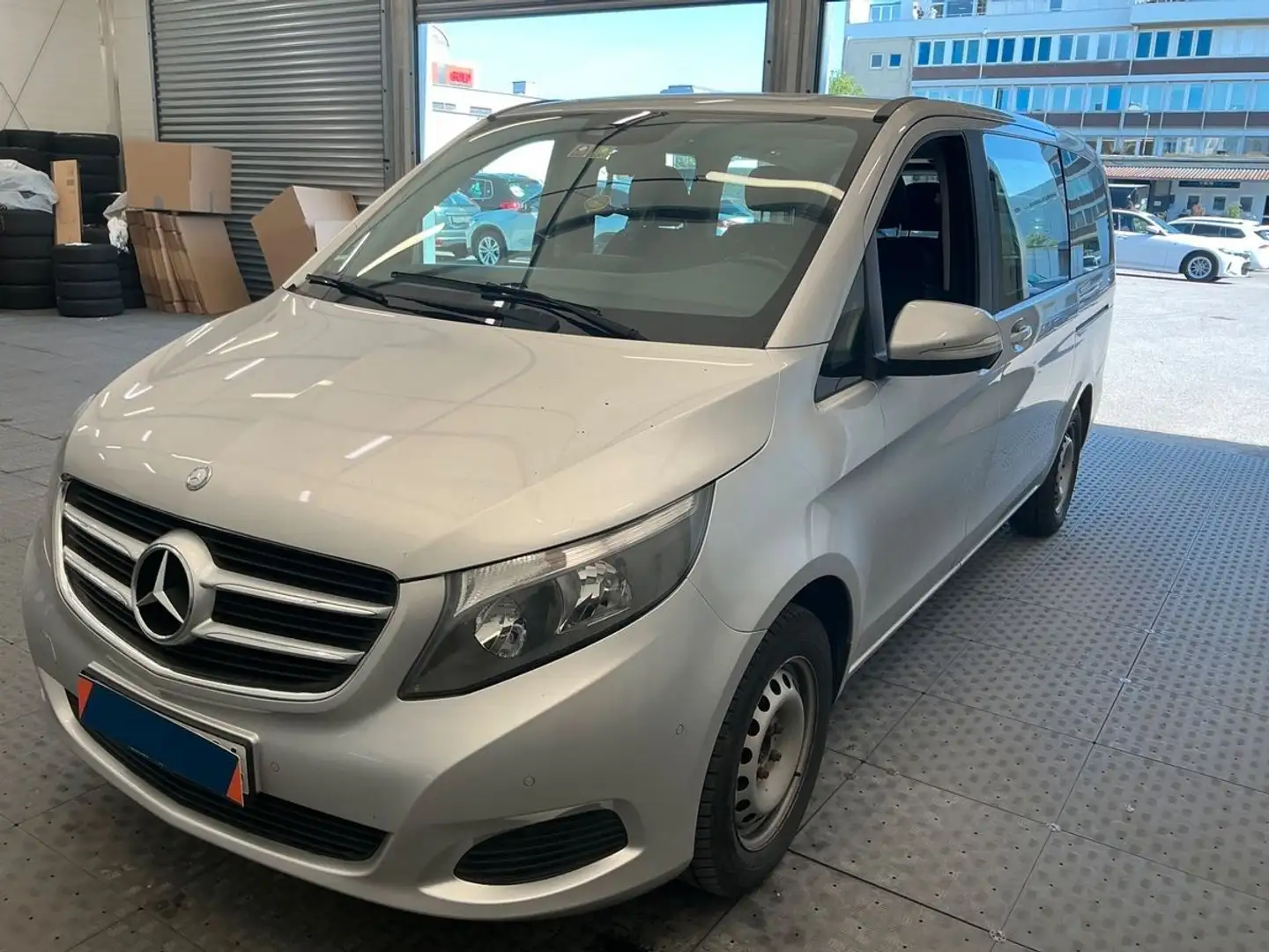 Mercedes-Benz V 220 d lang +AHK+SITZHZ+NAVI+6-SITZER+STANDHZ+ Silber - 1