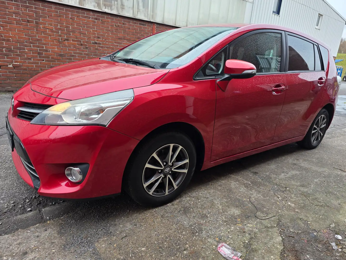 Toyota Verso Life Rot - 1