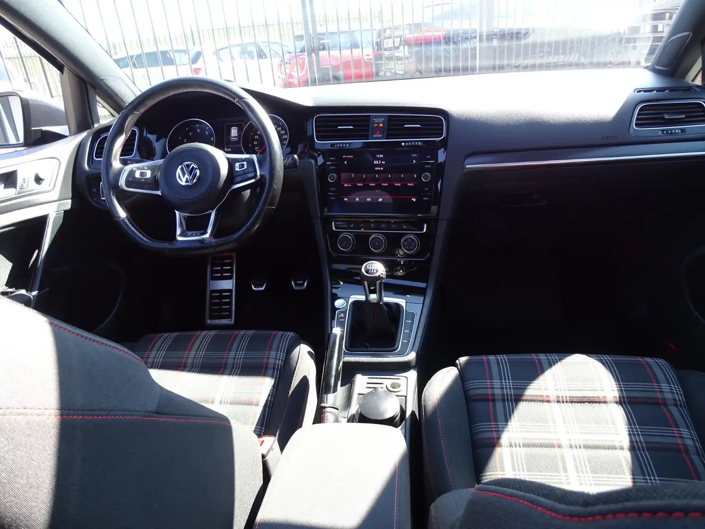 Volkswagen Golf GTI 2.0 TSI 6-Bak, Panoramadak, Navigatie, Multimedia, Šedá - 2