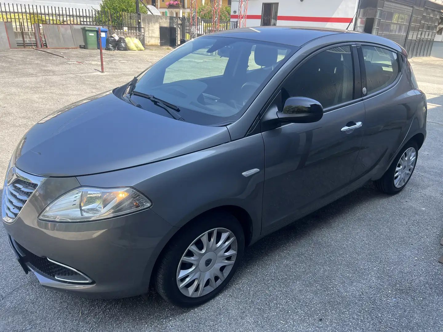Lancia Ypsilon 1.2 8v Gold c/CL ecochic Gpl 69cv - 1