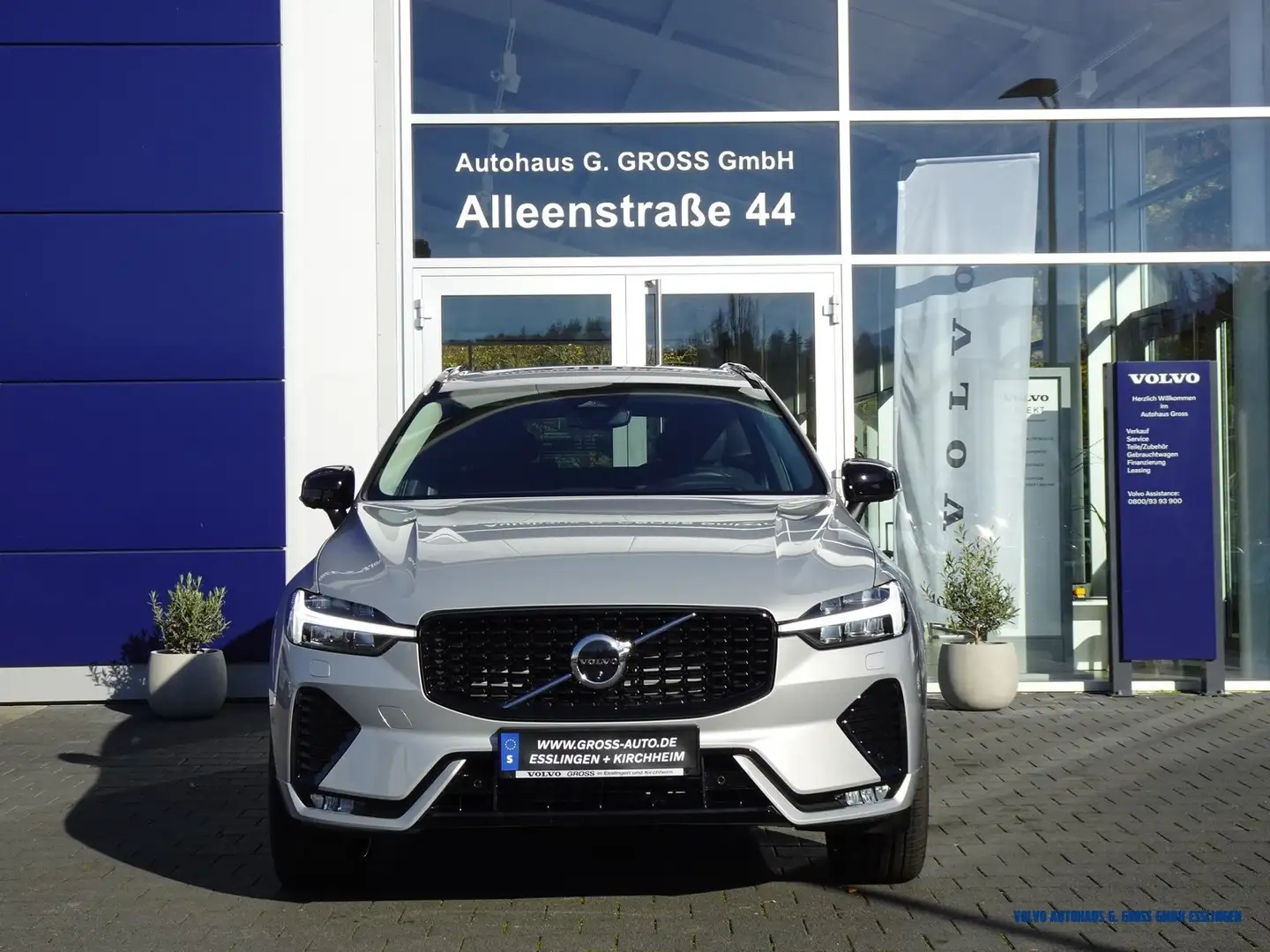 Volvo XC60 B5 AWD Geartronic Ultra Dark Plateado - 2