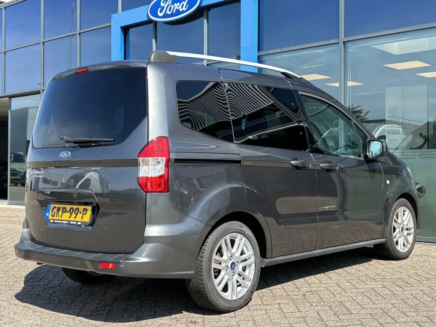 Ford Tourneo Courier 1.0 Titanium 100PK Cruise Navi Camera Climate Stoe Сірий - 2
