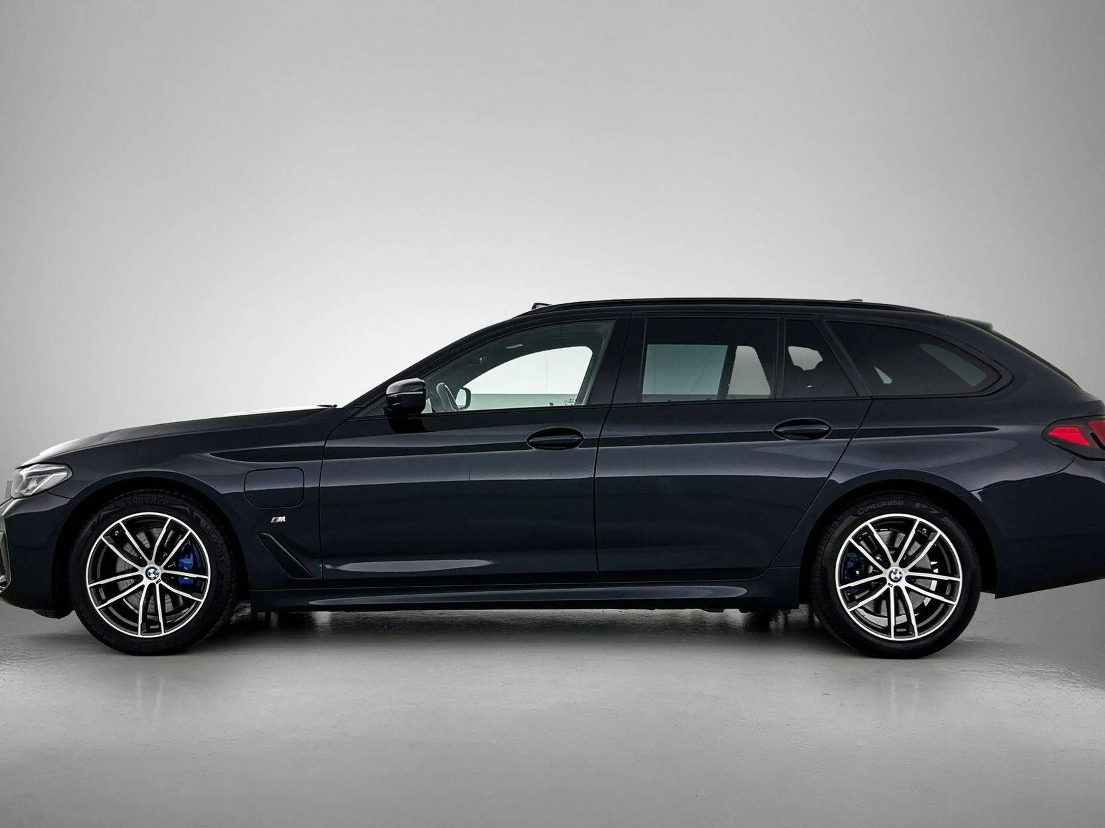 BMW 530 Touring 530eA PHEV — photo 2