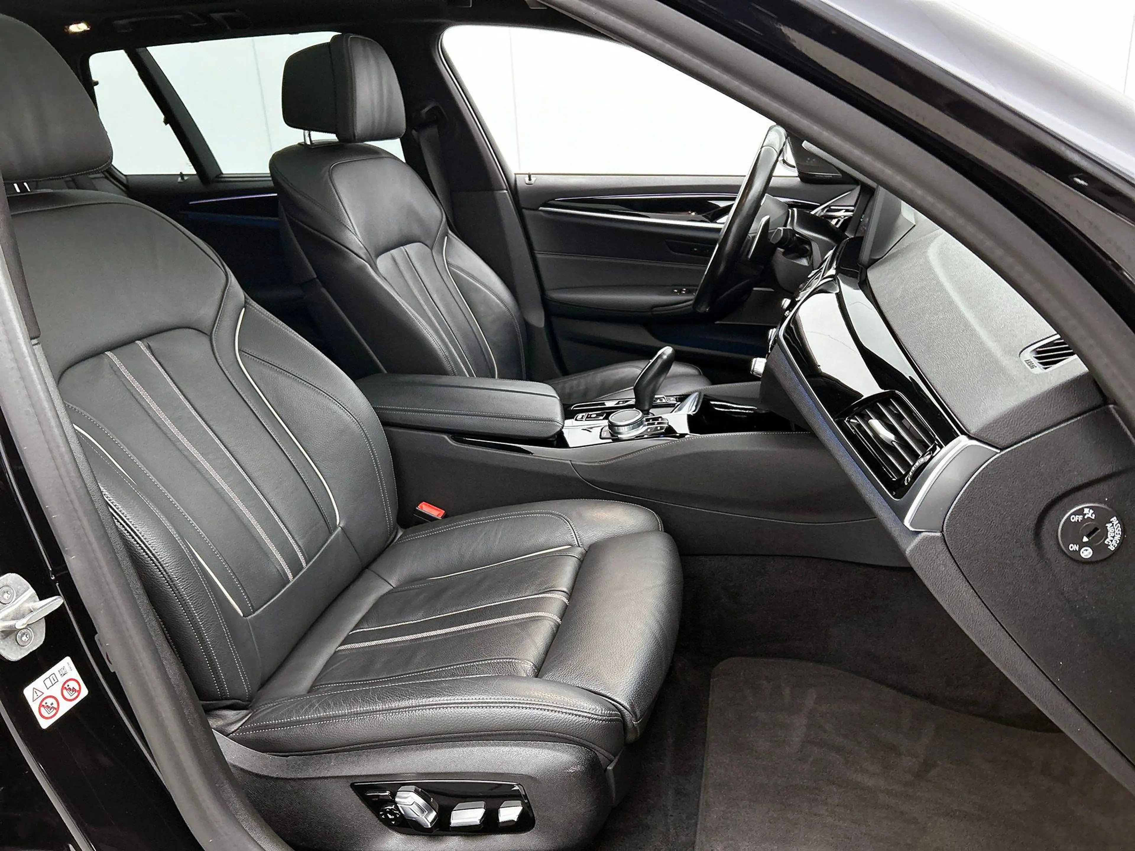 BMW 530 Touring 530eA PHEV — photo 9