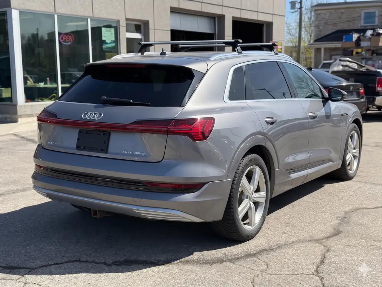Audi e-tron photo Audi e-tron