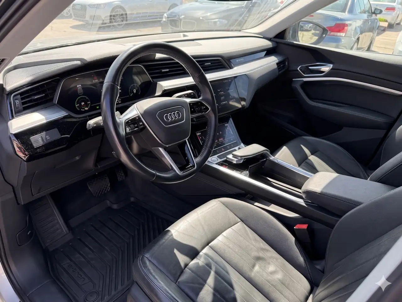 Audi e-tron photo Audi e-tron
