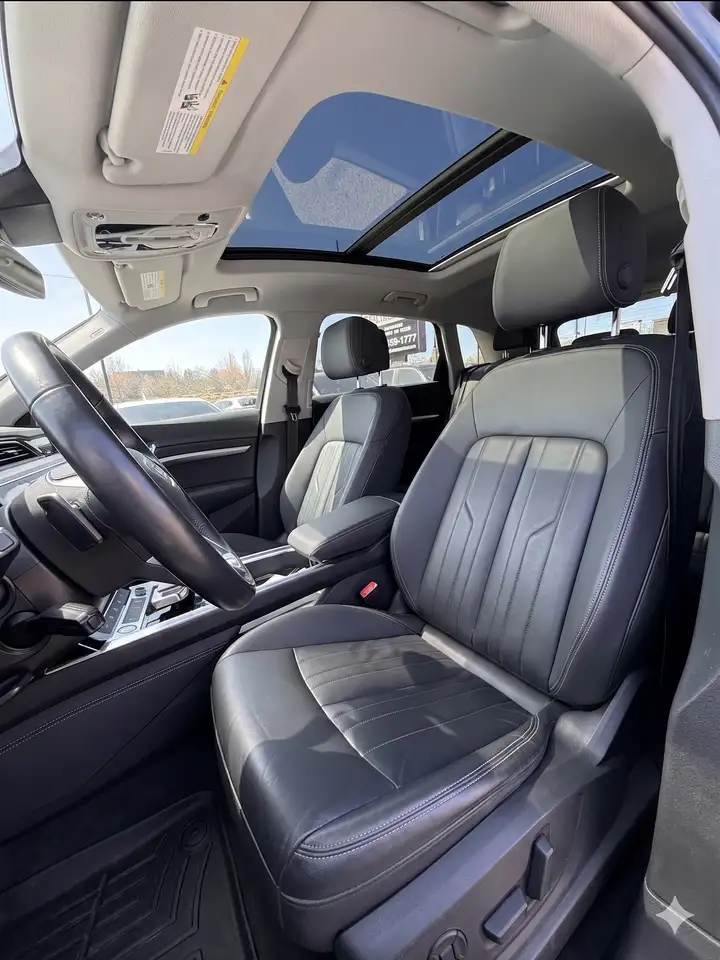 Audi e-tron photo Audi e-tron