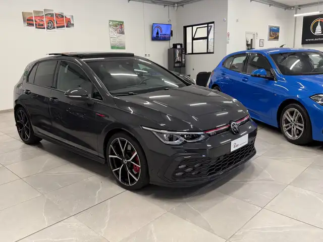 Volkswagen Golf view 3