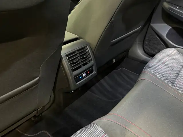 Volkswagen Golf view 10