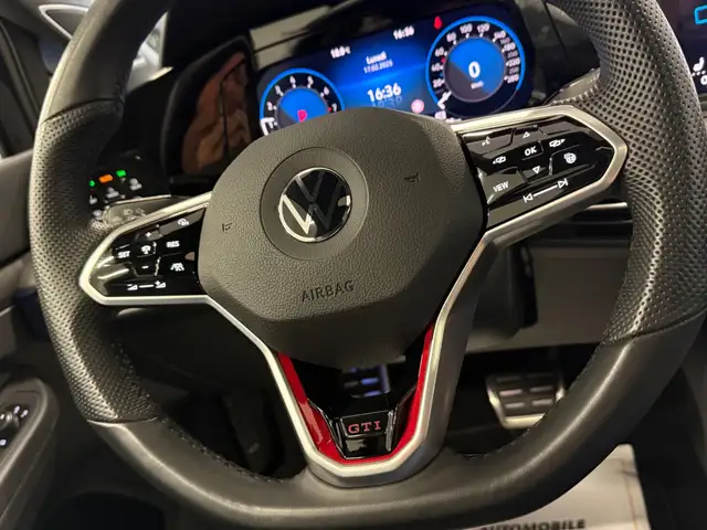 Volkswagen Golf view 21