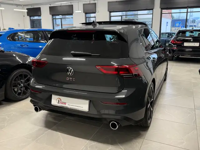 Volkswagen Golf view 4