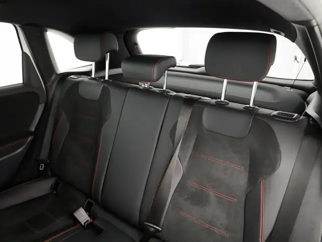 Mercedes-Benz B-Class view 11