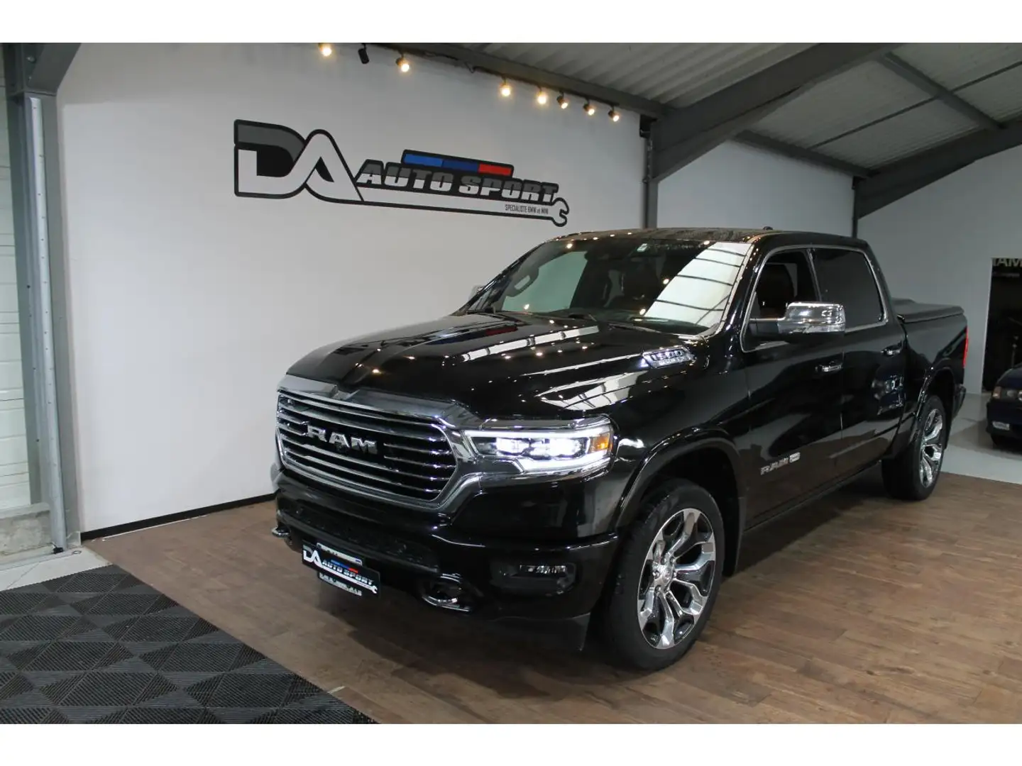 Dodge RAM 1500 HEMI 5,7L LONGHORN TVA RECUPERABLE Чёрный - 1