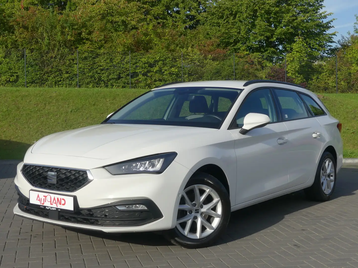 SEAT Leon Sportstourer 1.5 Style LED Navi Sitzheizung Weiß - 2