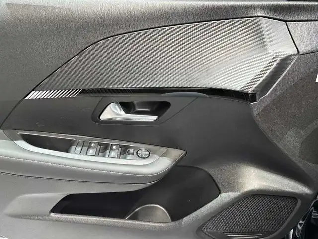 Peugeot 208 view 10