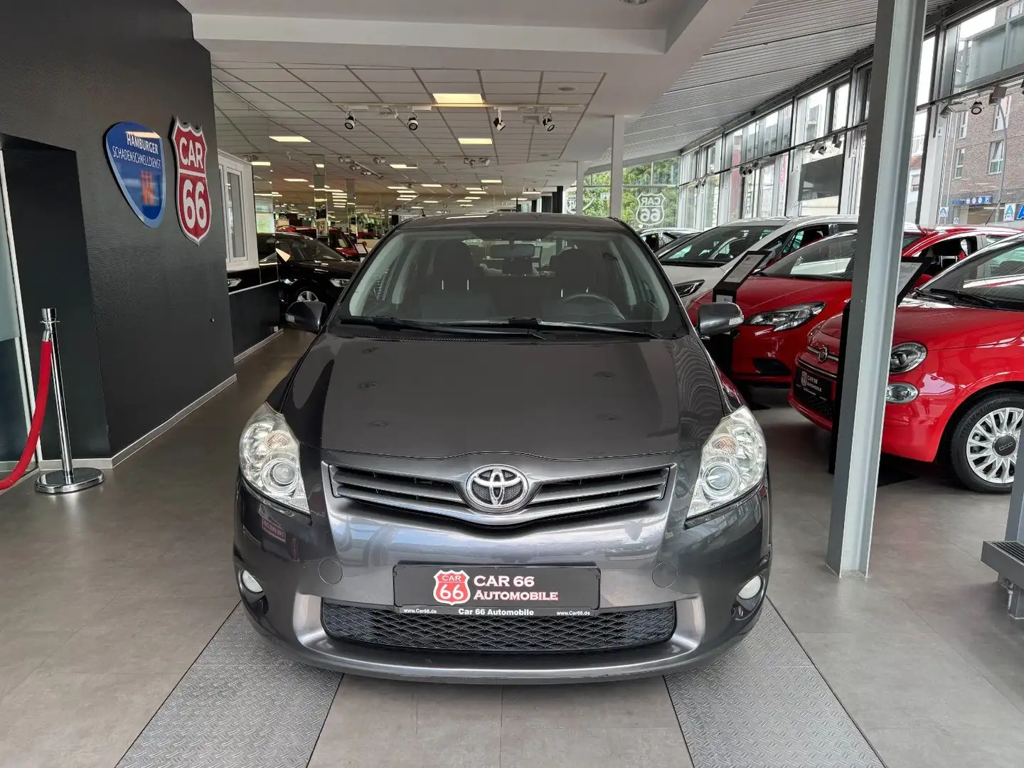 Toyota Auris Life+ / AUTOMATIK Grau - 2