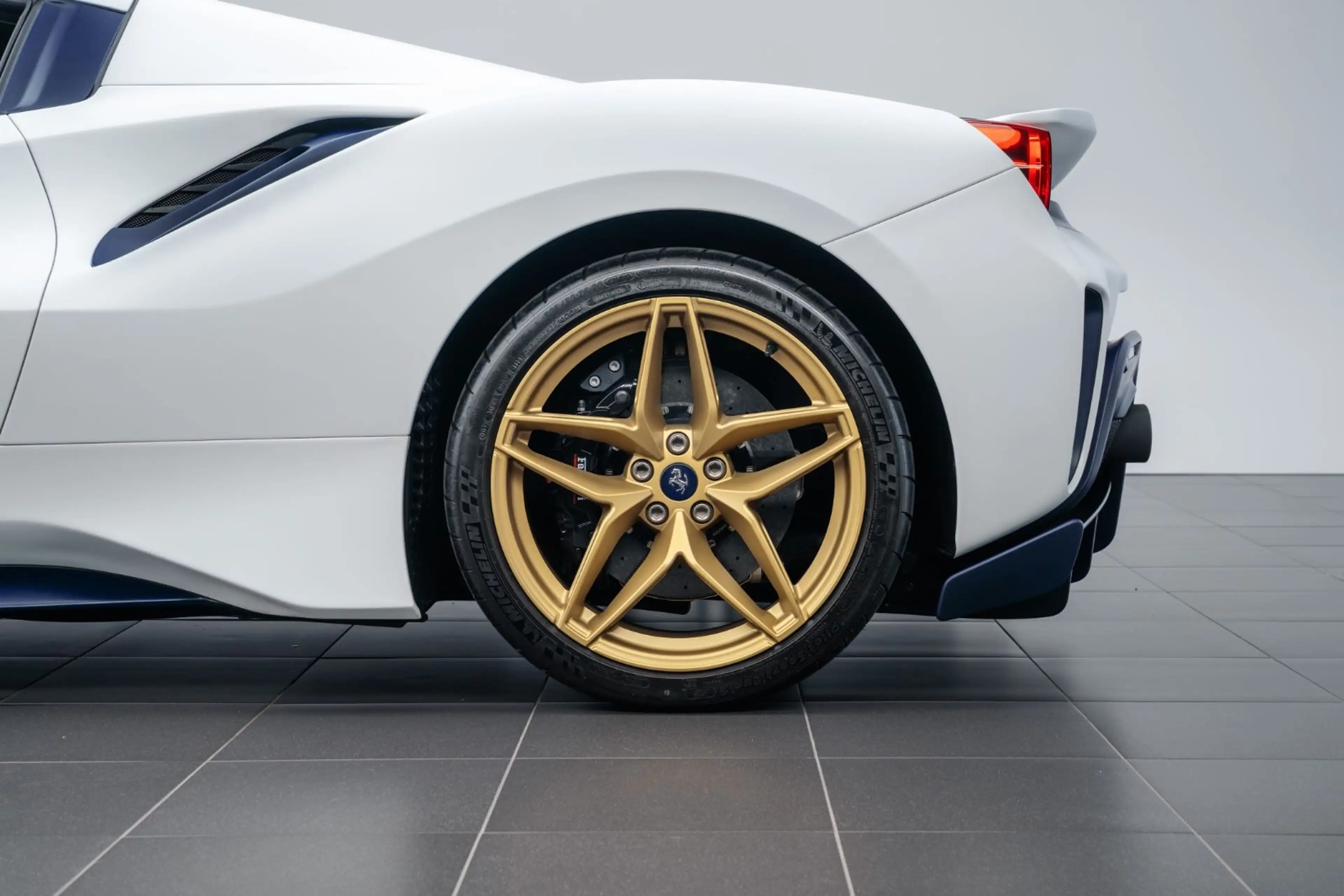 Ferrari 488 Spider BLUE CARBON/PAINTED SHIELDS/PPF — photo 13