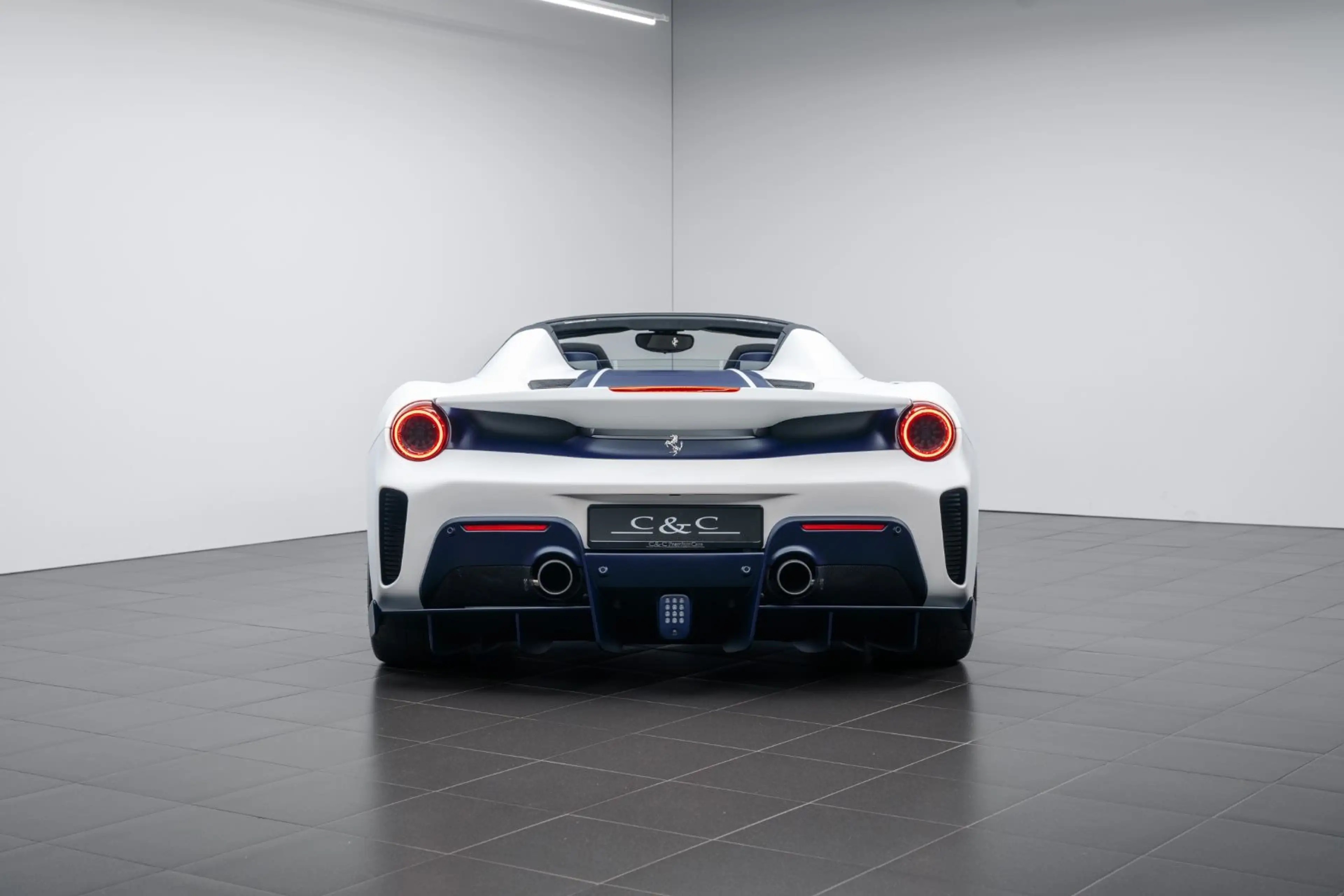 Ferrari 488 Spider BLUE CARBON/PAINTED SHIELDS/PPF — photo 3