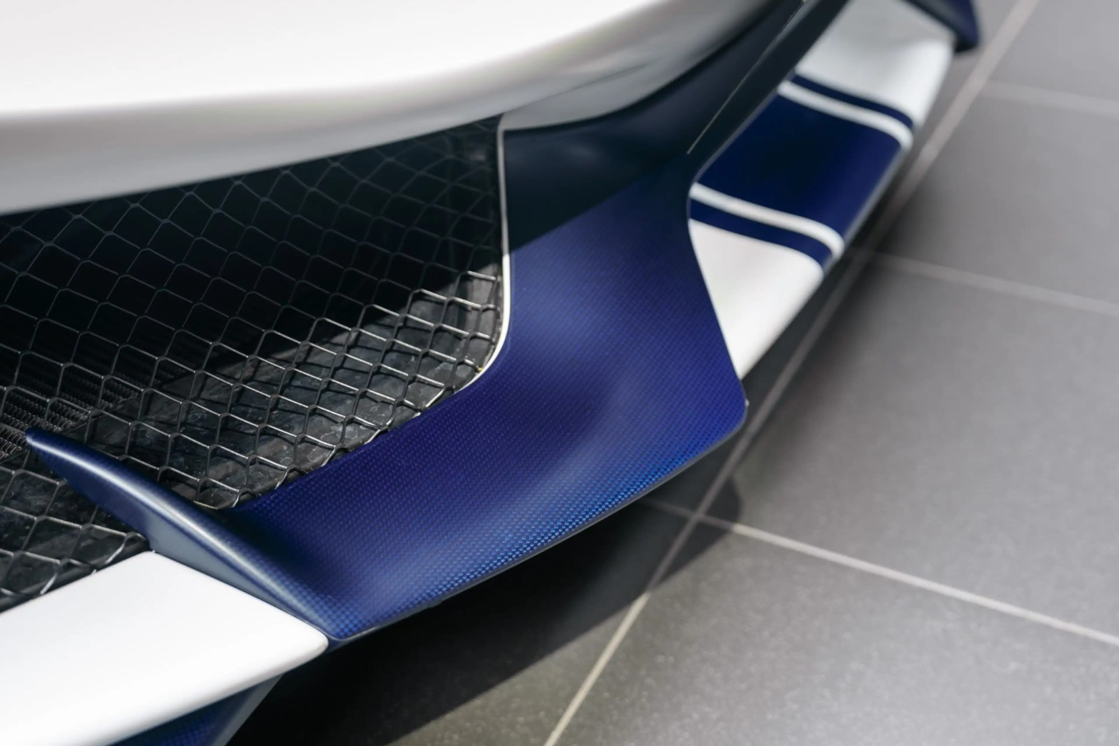 Ferrari 488 Spider BLUE CARBON/PAINTED SHIELDS/PPF — photo 15