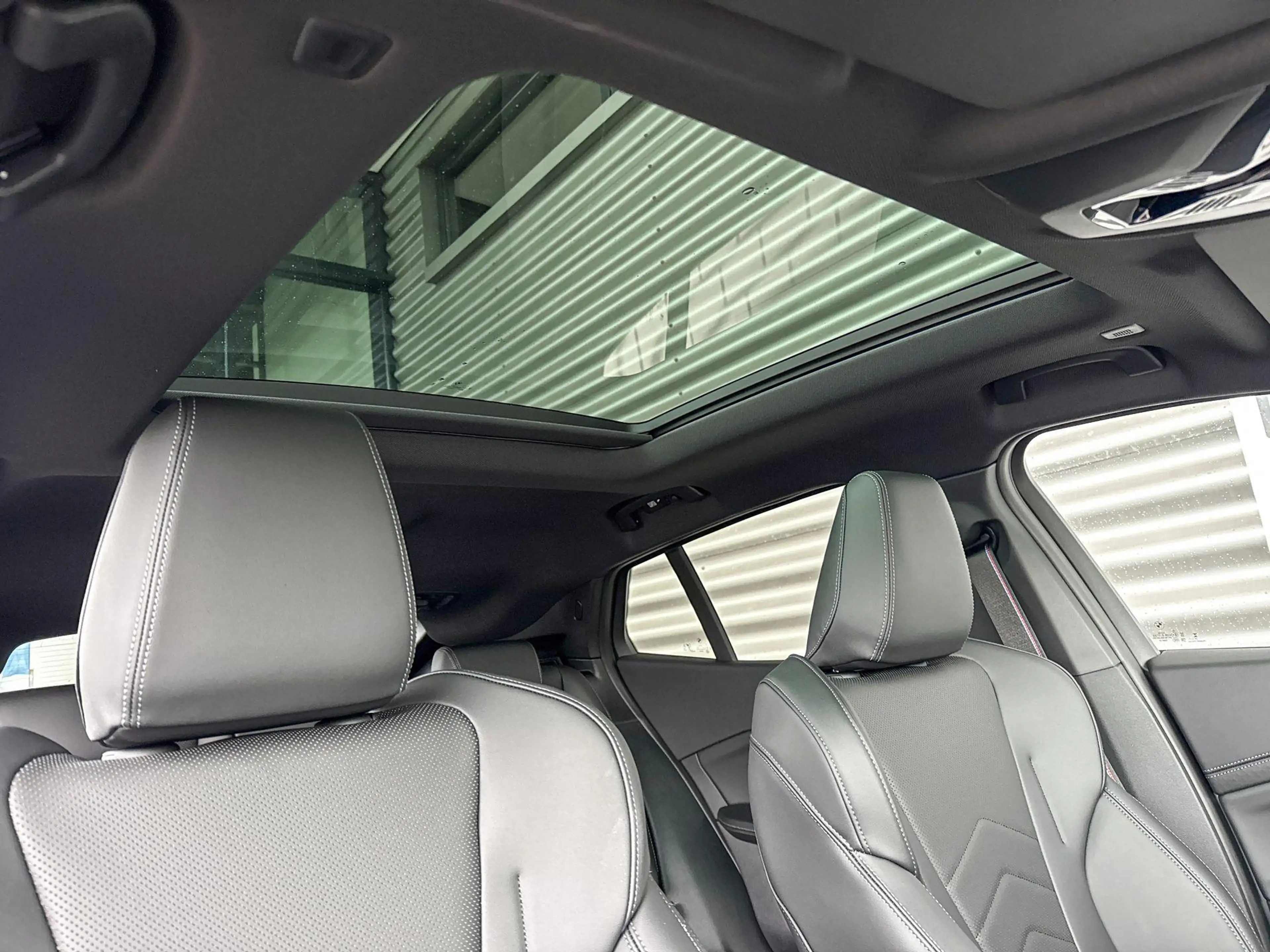 BMW iX2 eDrive20 — photo 7