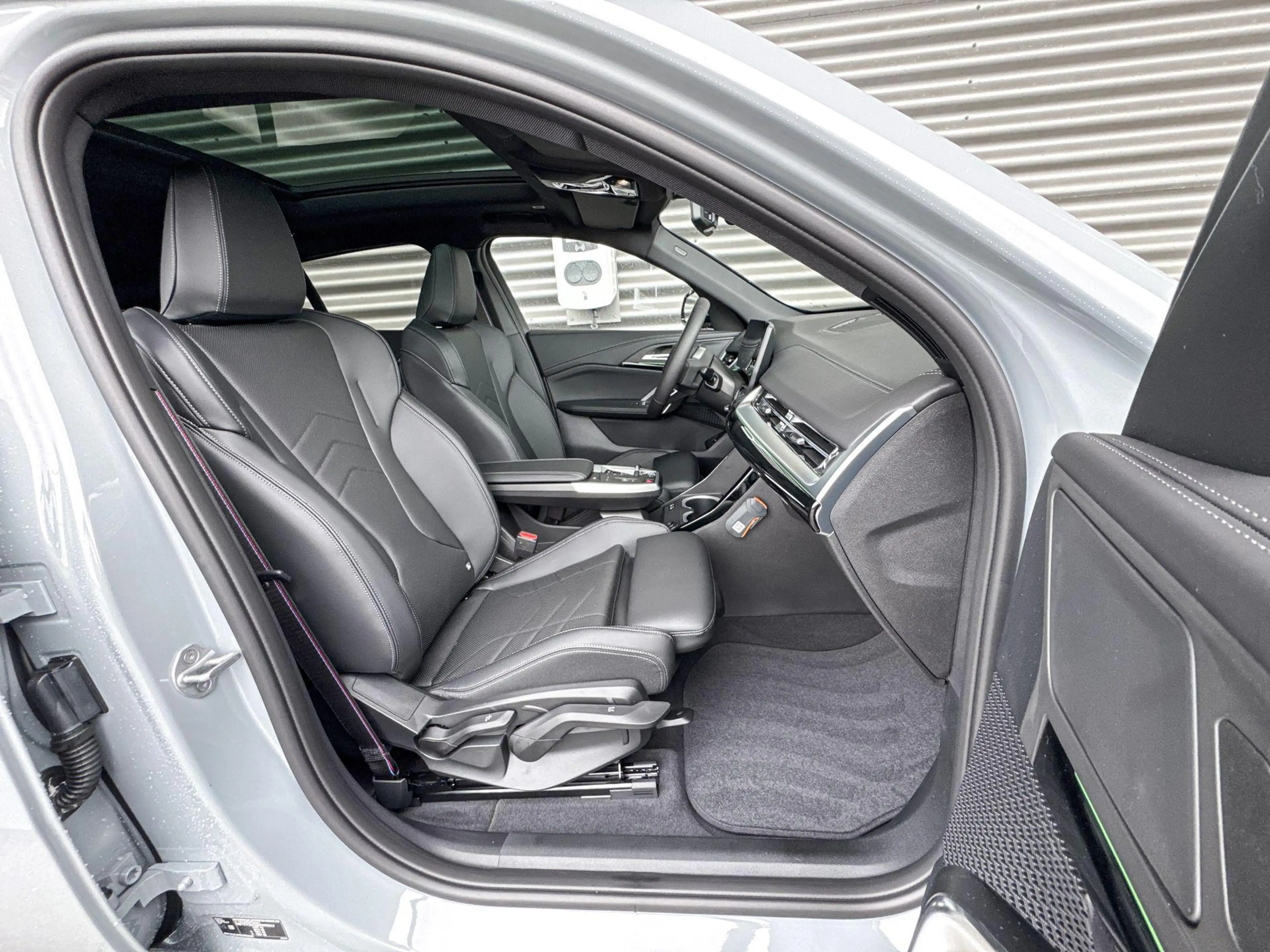 BMW iX2 eDrive20 — photo 6
