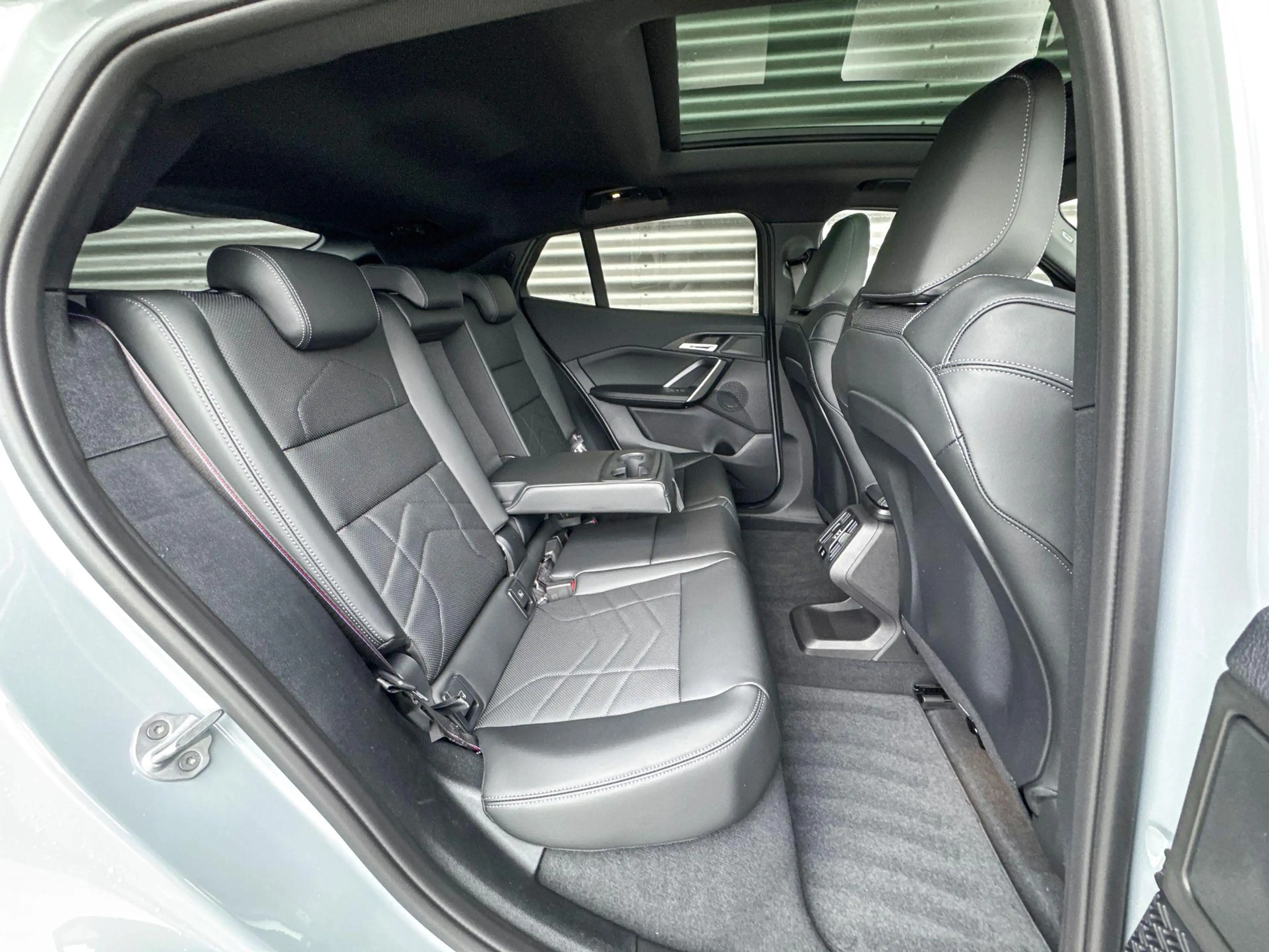 BMW iX2 eDrive20 — photo 9