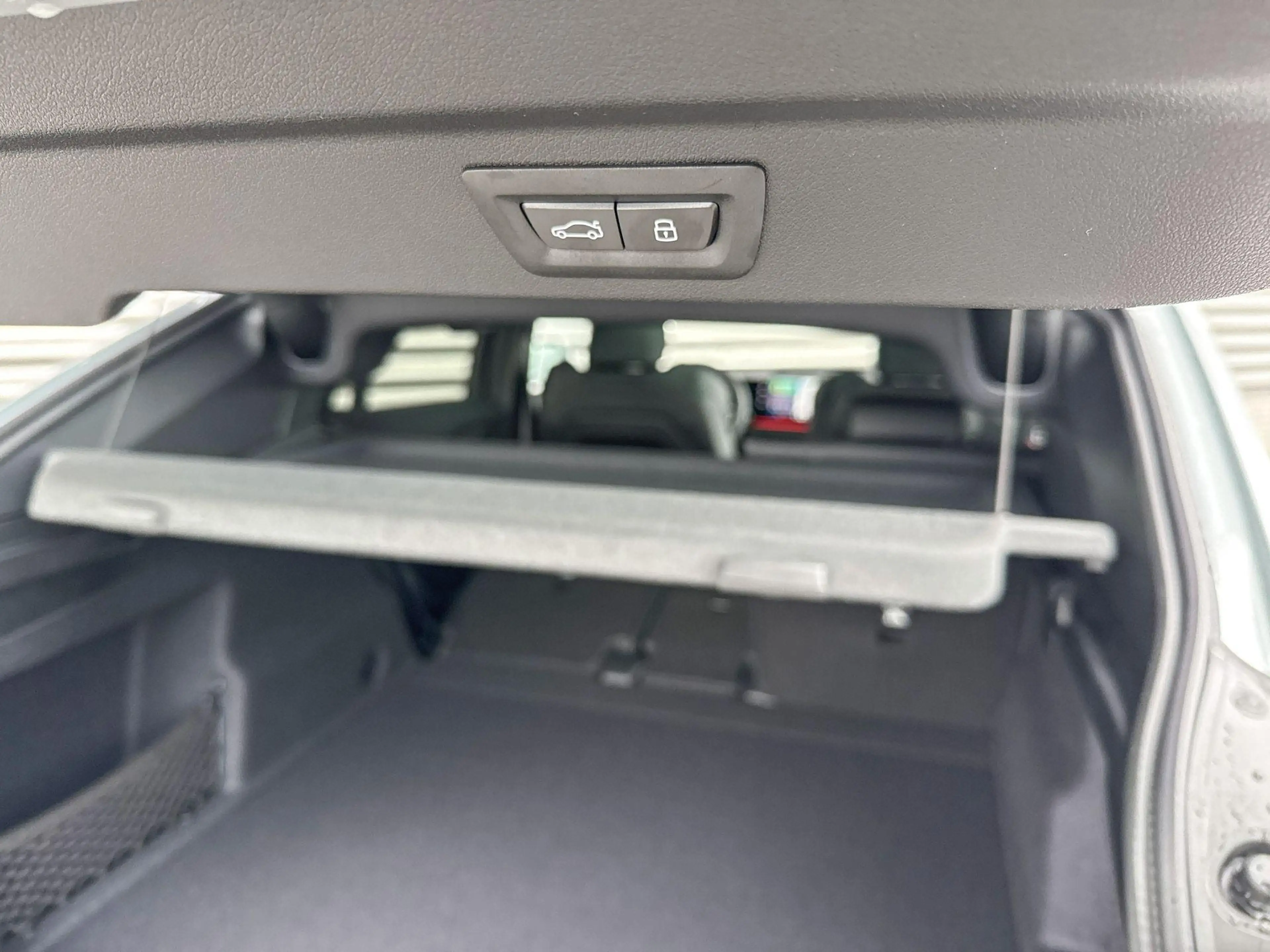 BMW iX2 eDrive20 — photo 12