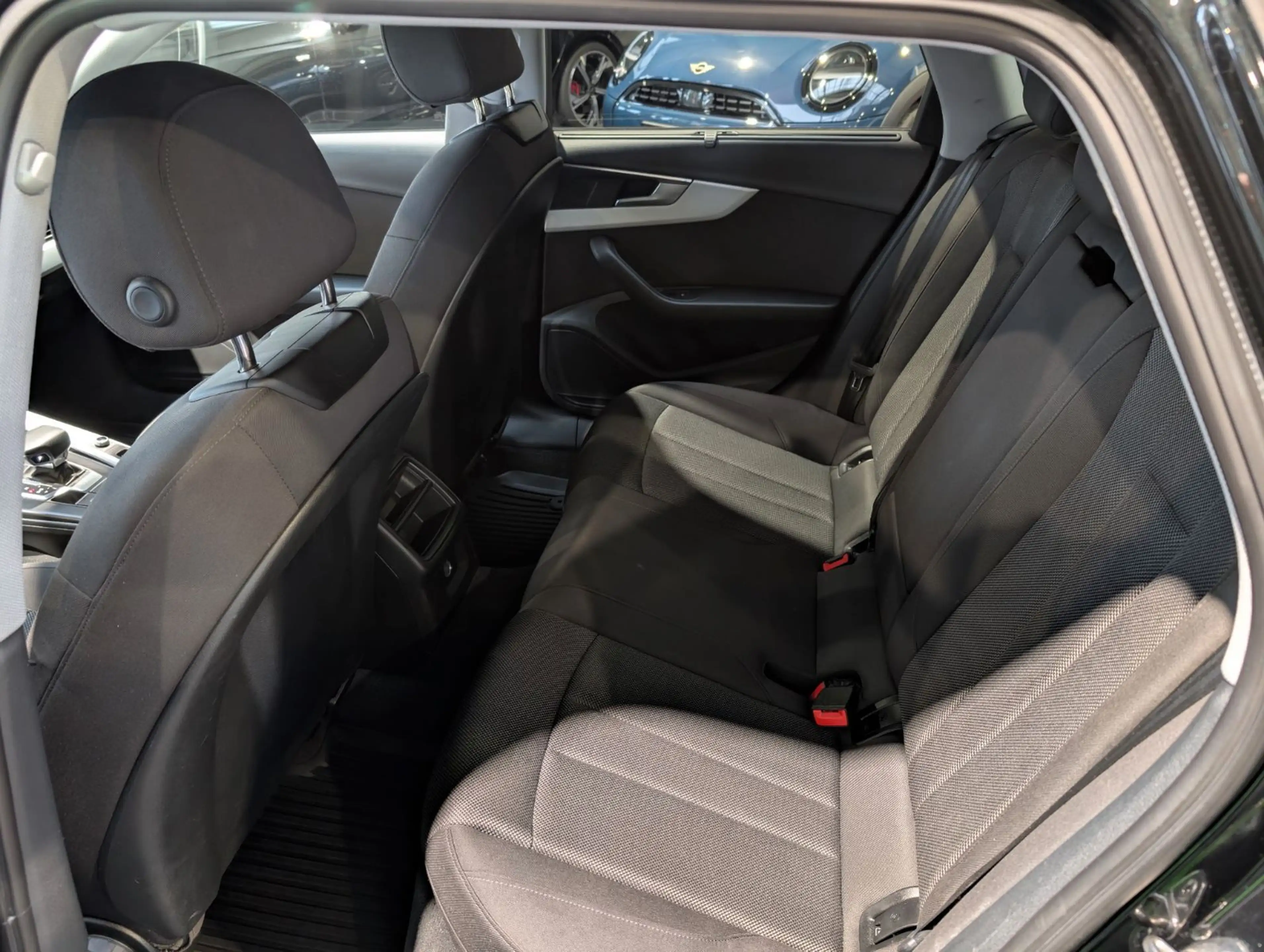 Audi A4 Avant 35 TFSI S tronic advanced 1.Hand — photo 11