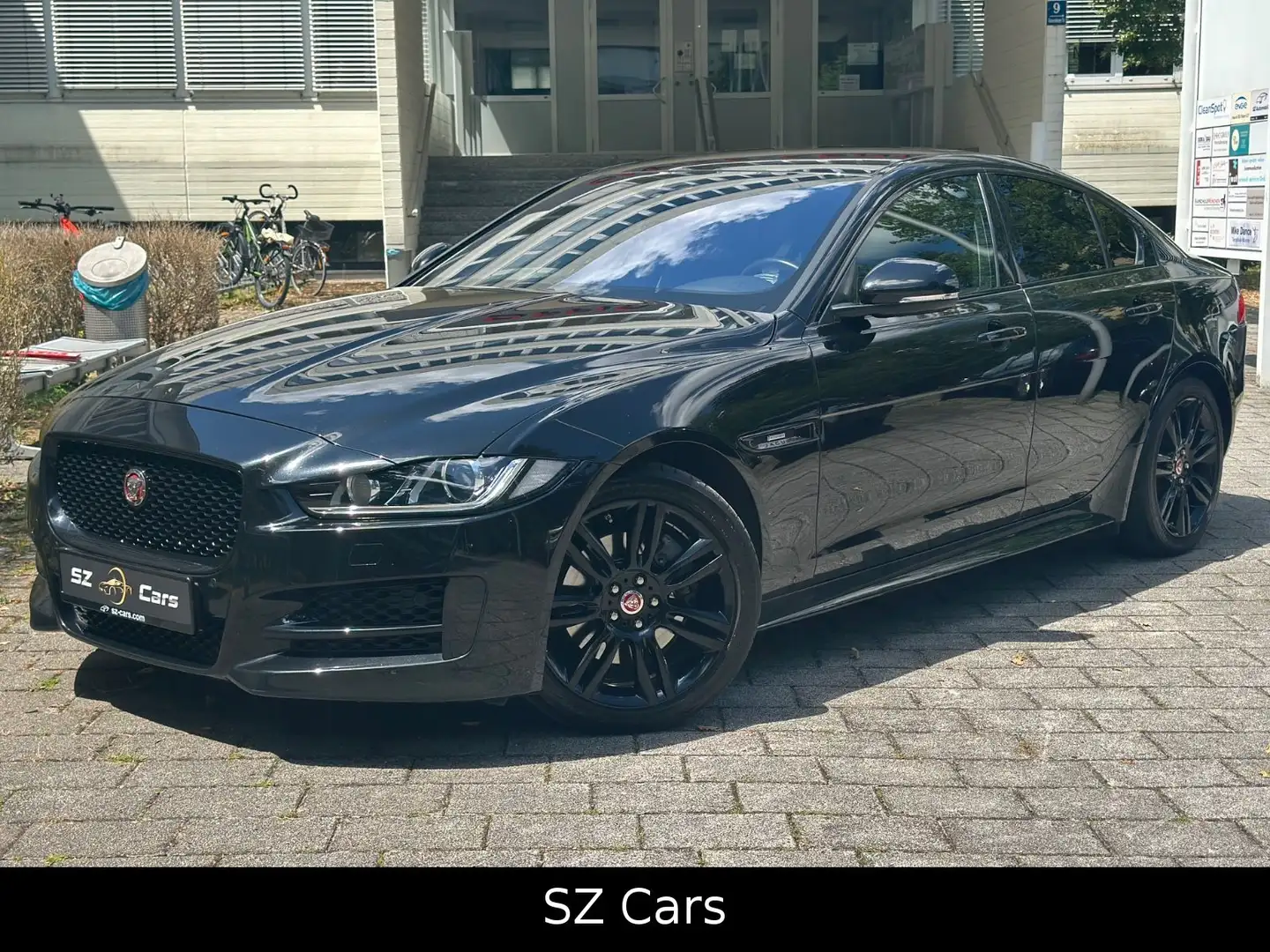 Jaguar XE R-Sport*LED*LEDER*AUT*LHZ Schwarz - 1