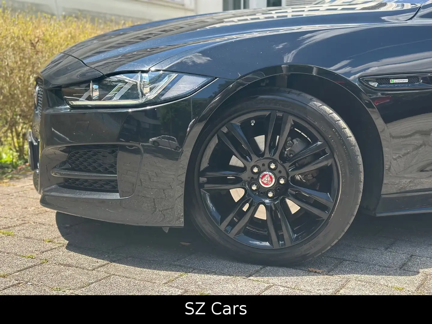Jaguar XE R-Sport*LED*LEDER*AUT*LHZ Schwarz - 2