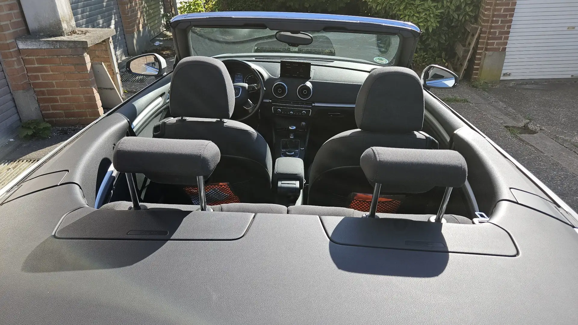 Audi A3 Cabriolet 1.6 TDi Ambiente - 2