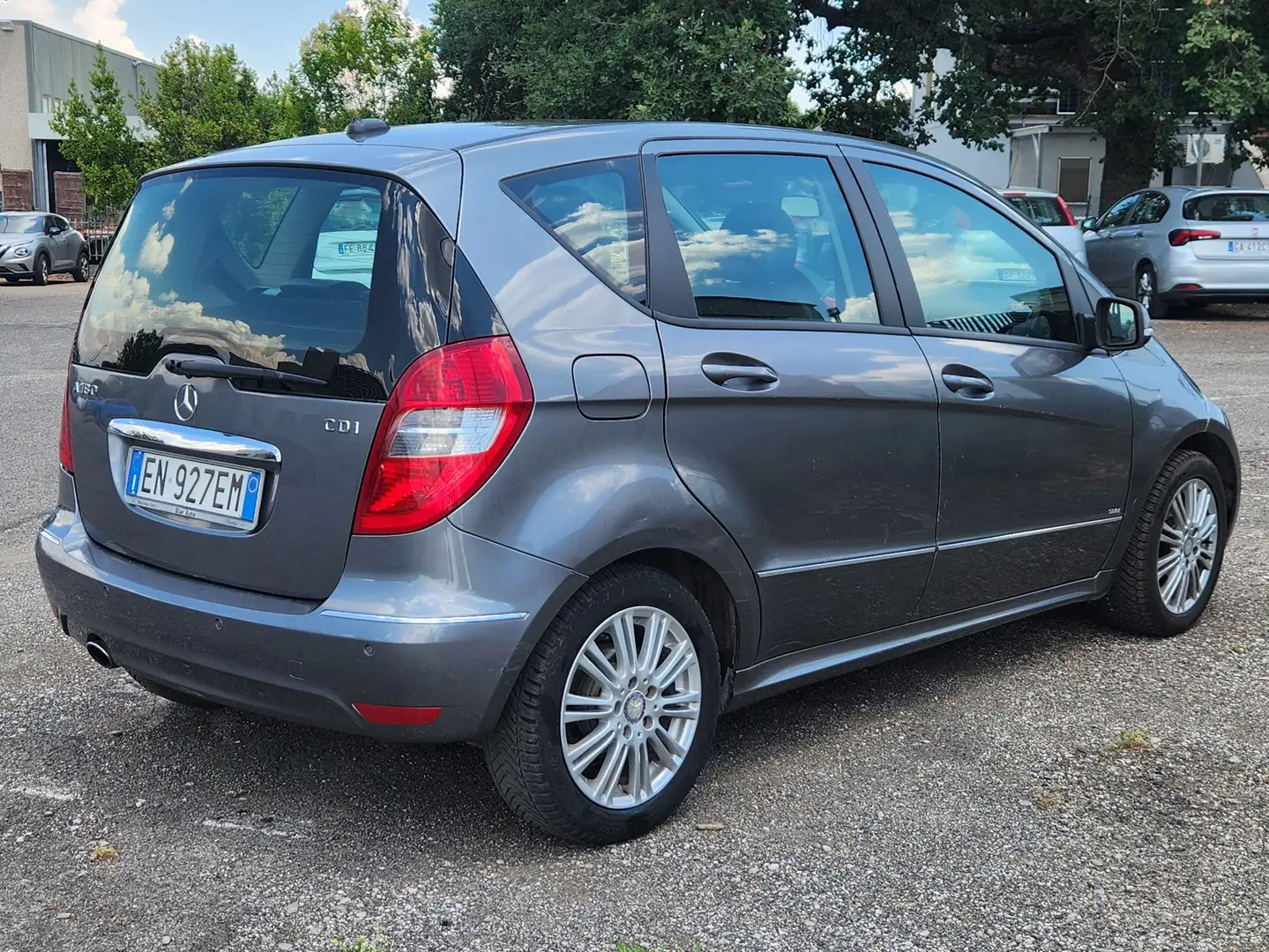 Mercedes-Benz A 180 cdi Style 5 PORTE EURO 5 CAMBIO AUTOMATICO Grigio - 2