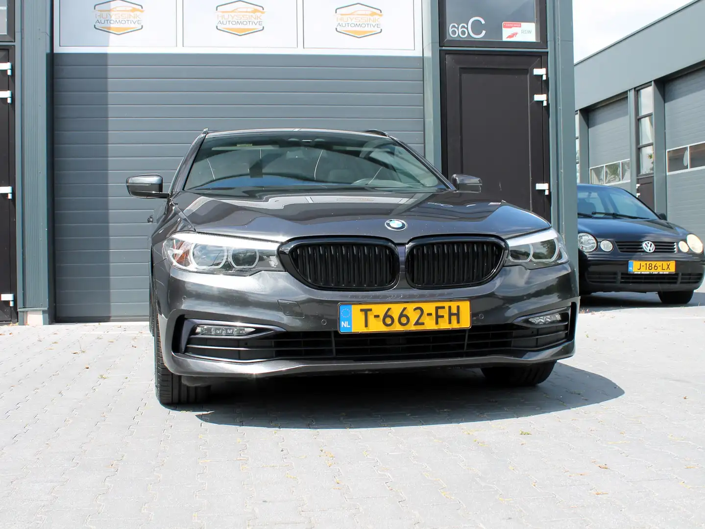 BMW 520 520D High Exe | Compl. Onder-historie | Trekhaak!! Grijs - 2