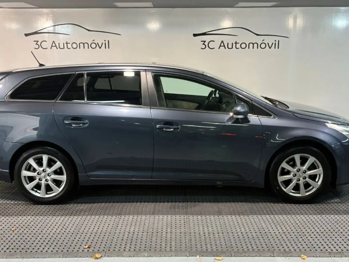 Toyota Avensis CS 1.8 Executive MultiDrive S - 2