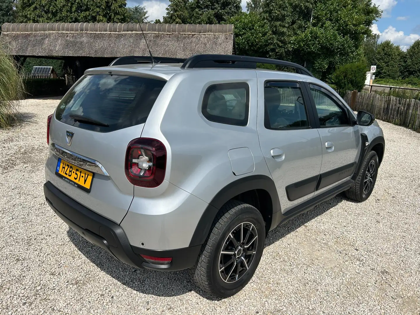 Dacia Duster 1.2 TCe Prestige airco, cruise, navi, camera Zilver - 2