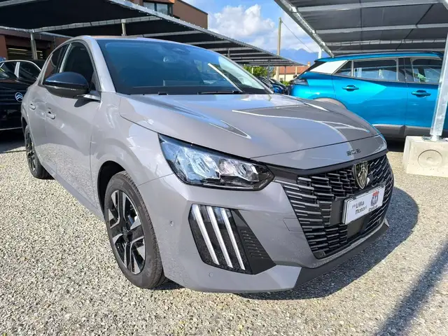 Peugeot 208 view 5