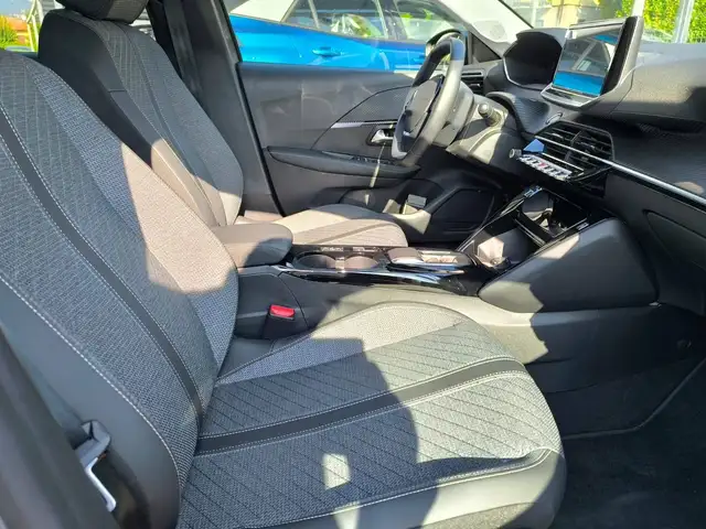 Peugeot 208 view 13