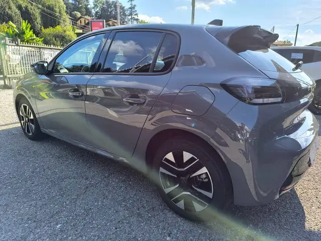 Peugeot 208 view 6