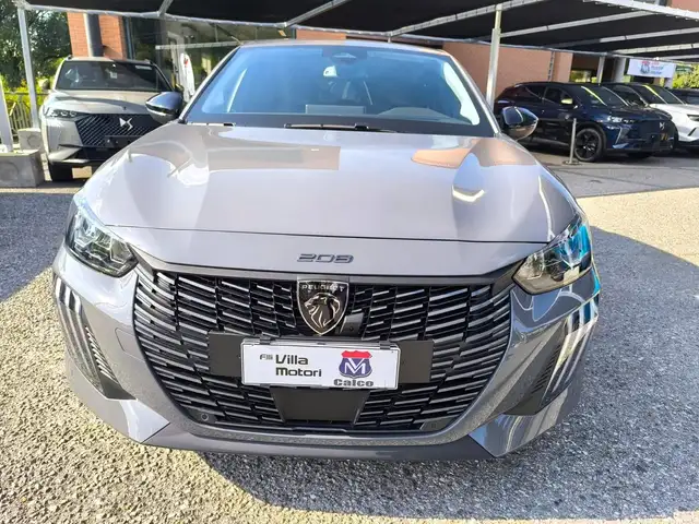 Peugeot 208 view 3