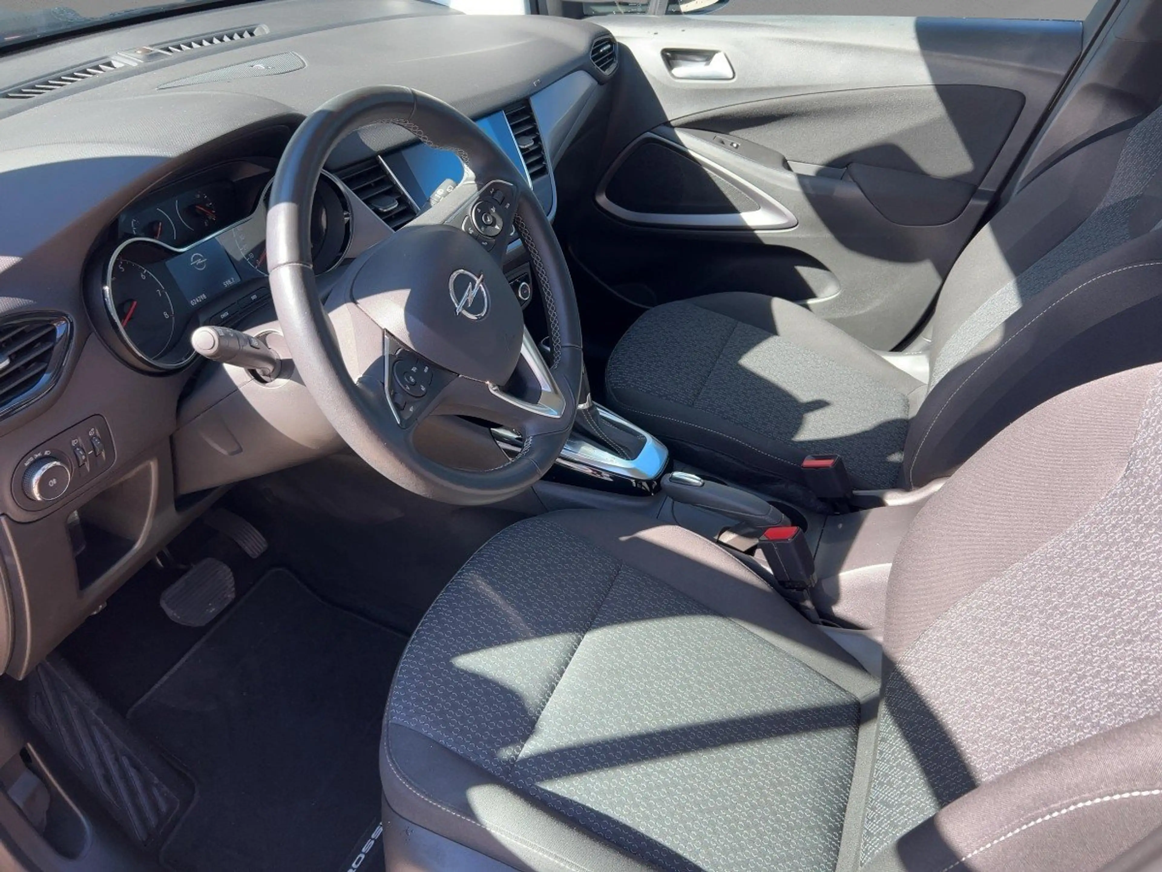 Opel Crossland Enjoy. 1.2 Direct I njection Turbo. 96 k — photo 9