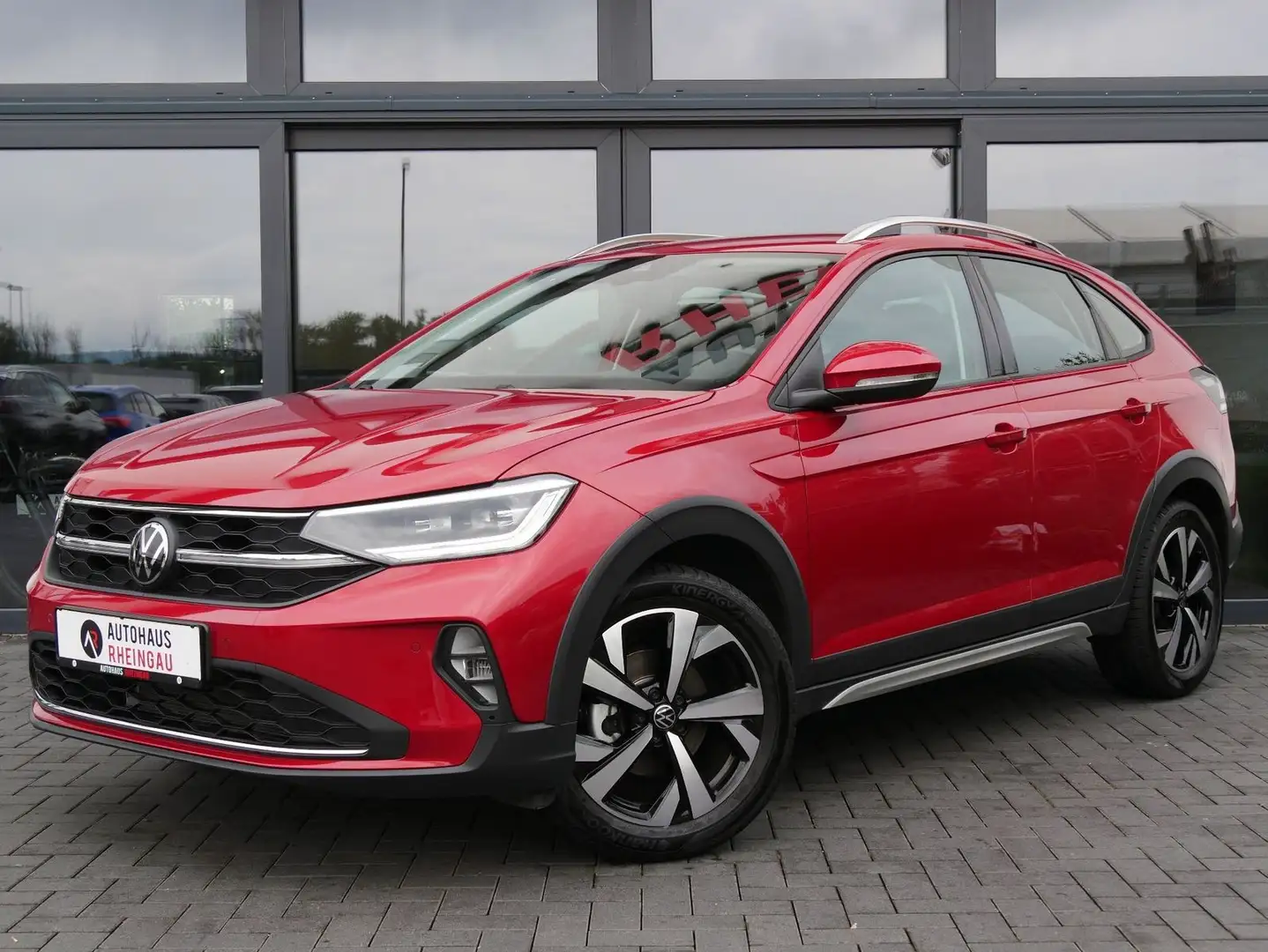 Volkswagen Taigo 1.5 TSI Style LED/CARPLAY/KAMERA Rot - 1