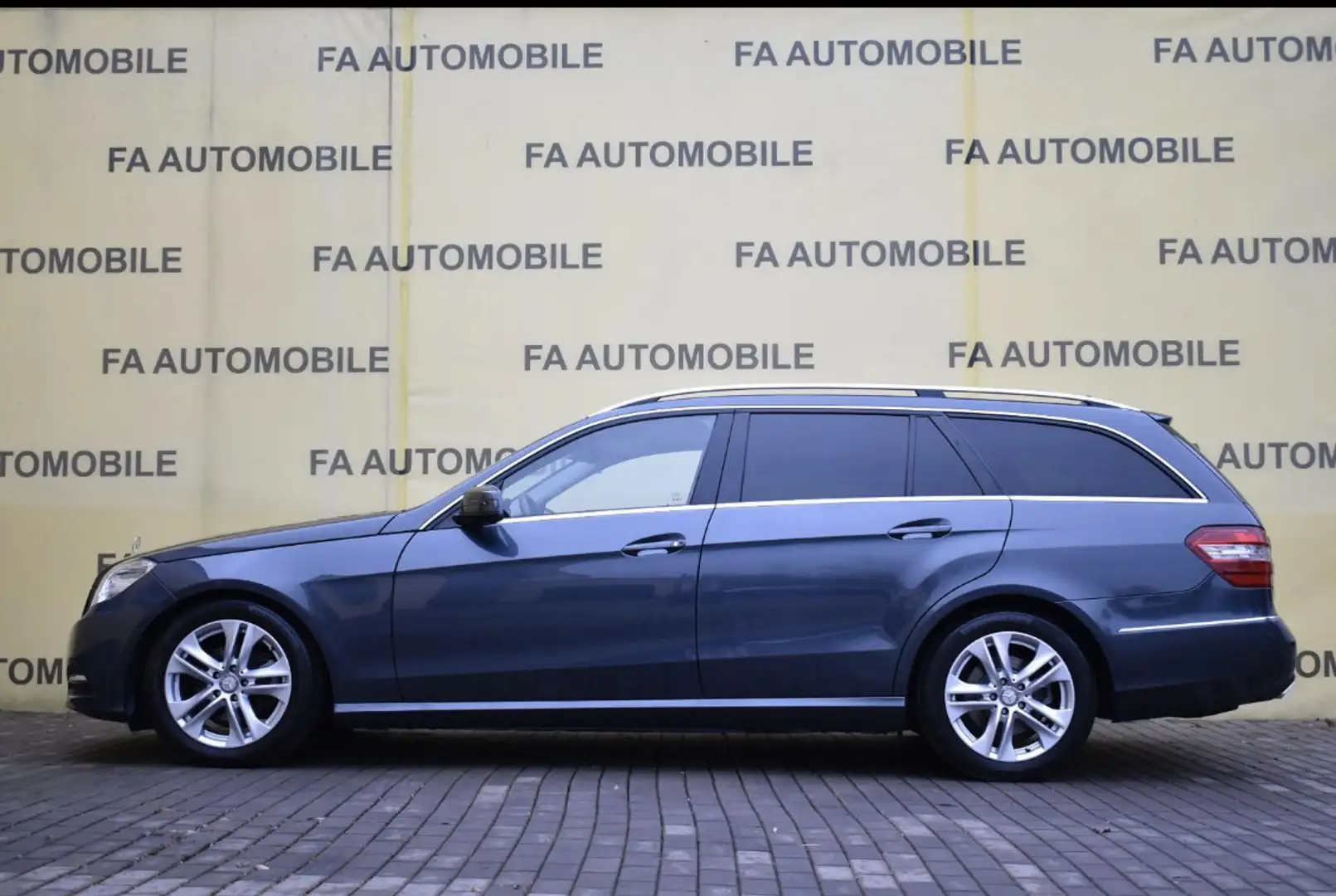 Mercedes-Benz E 200 E 200 CGI BlueEfficiency (212.248) Grau - 2