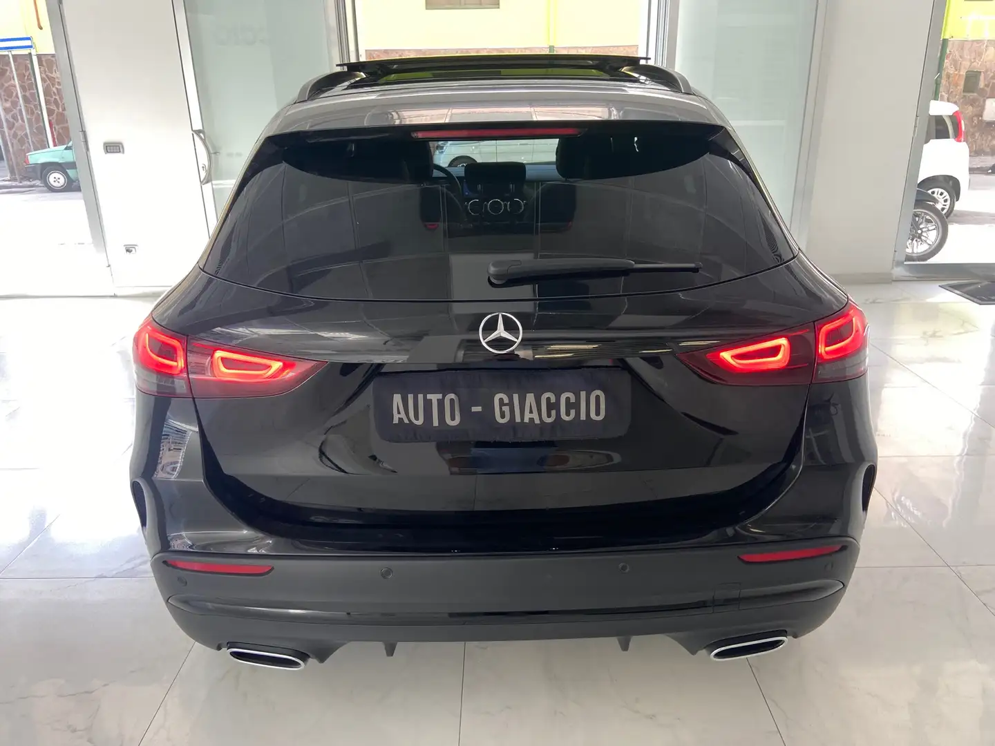 Mercedes-Benz GLA 220 d Premium 4matic auto Nero - 2