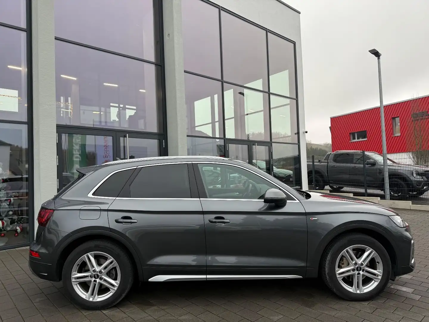 Audi Q5 35 TDI 2x S line sport Grijs - 2