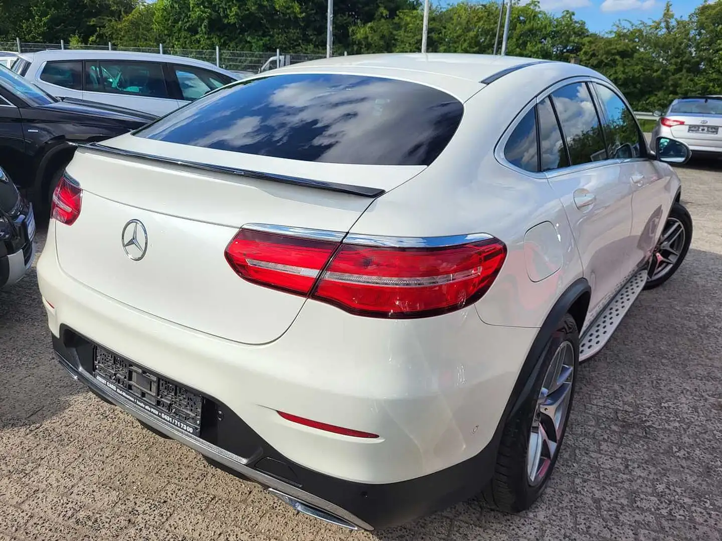 Mercedes-Benz GLC 350 d Coupe 4Matic 9G-TRONIC AMG Line Violett - 2