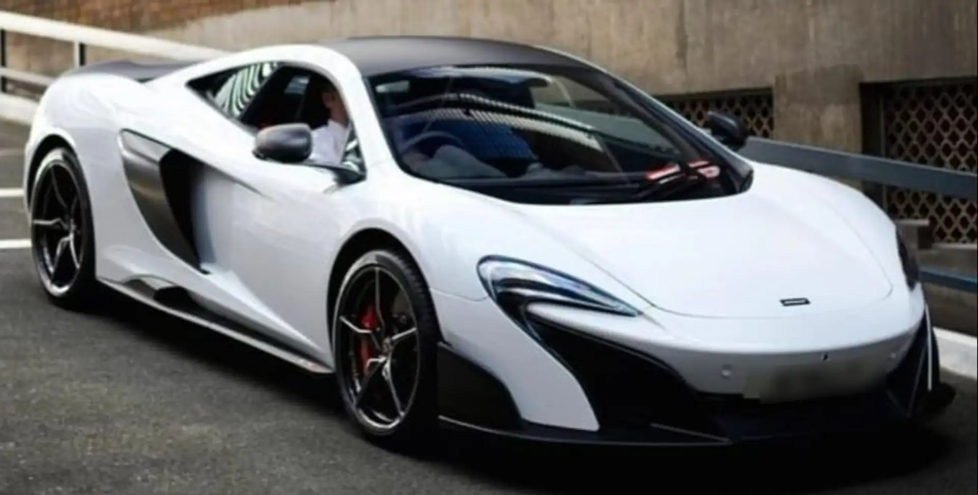 맥라렌 675LT 2016 흰색 사진 1