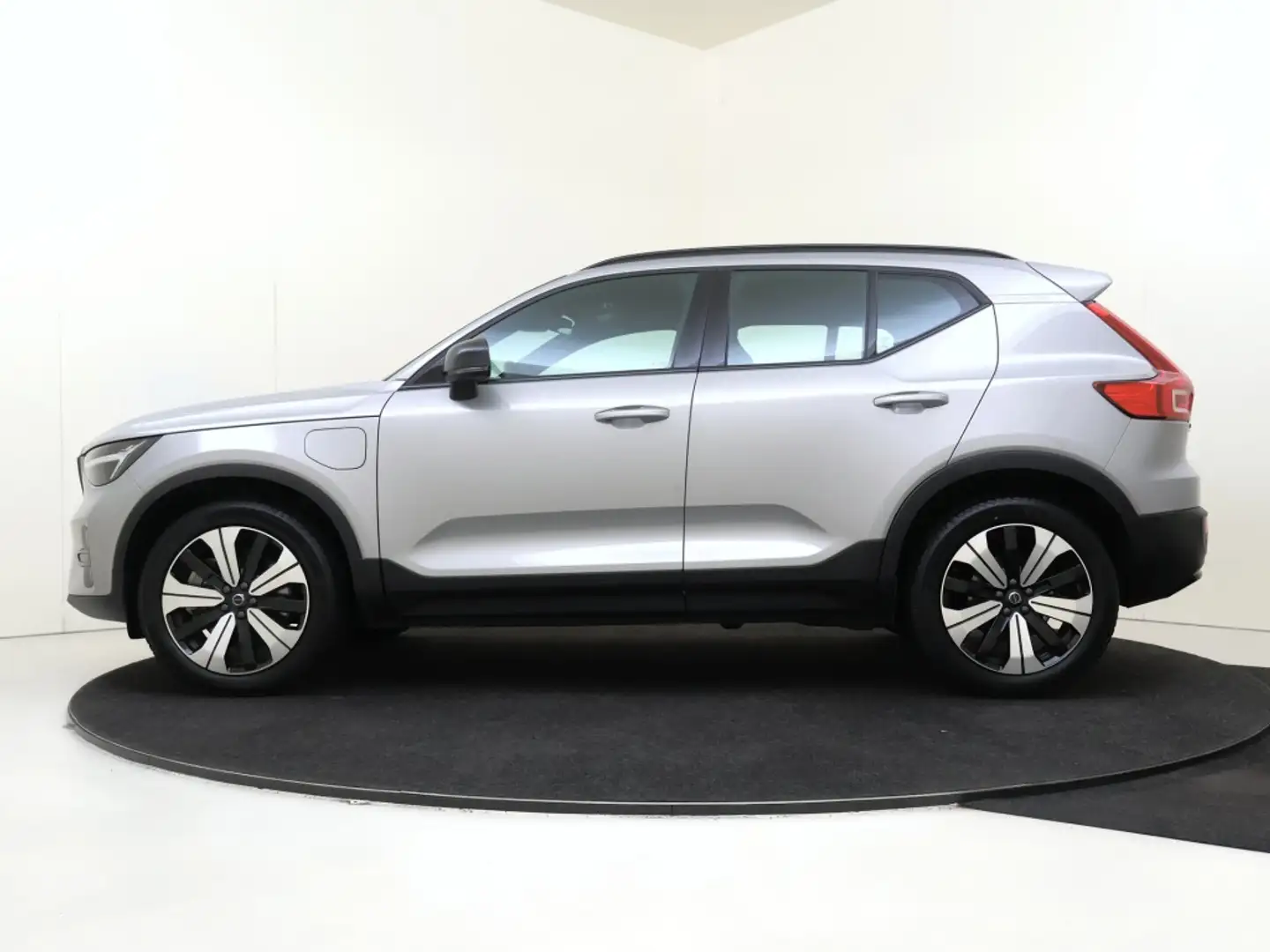 Volvo XC40 1.5 T4 Plus Dark | NL Auto | Trekhaak | All-Season Grijs - 2