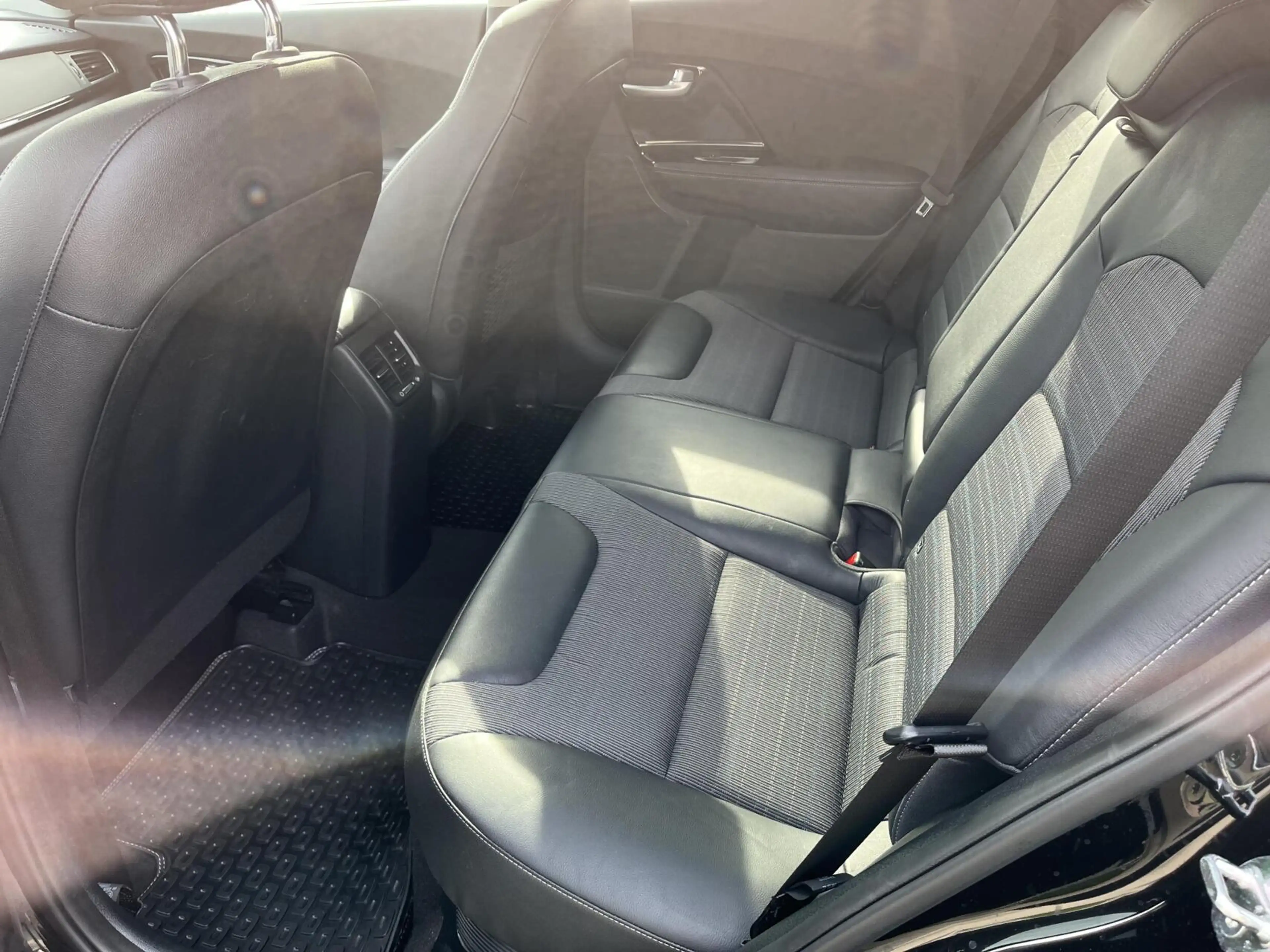 Kia Niro 1.6 GDi Hybrid Edition|schuifdak|stuur/stoelverw.| — photo 6