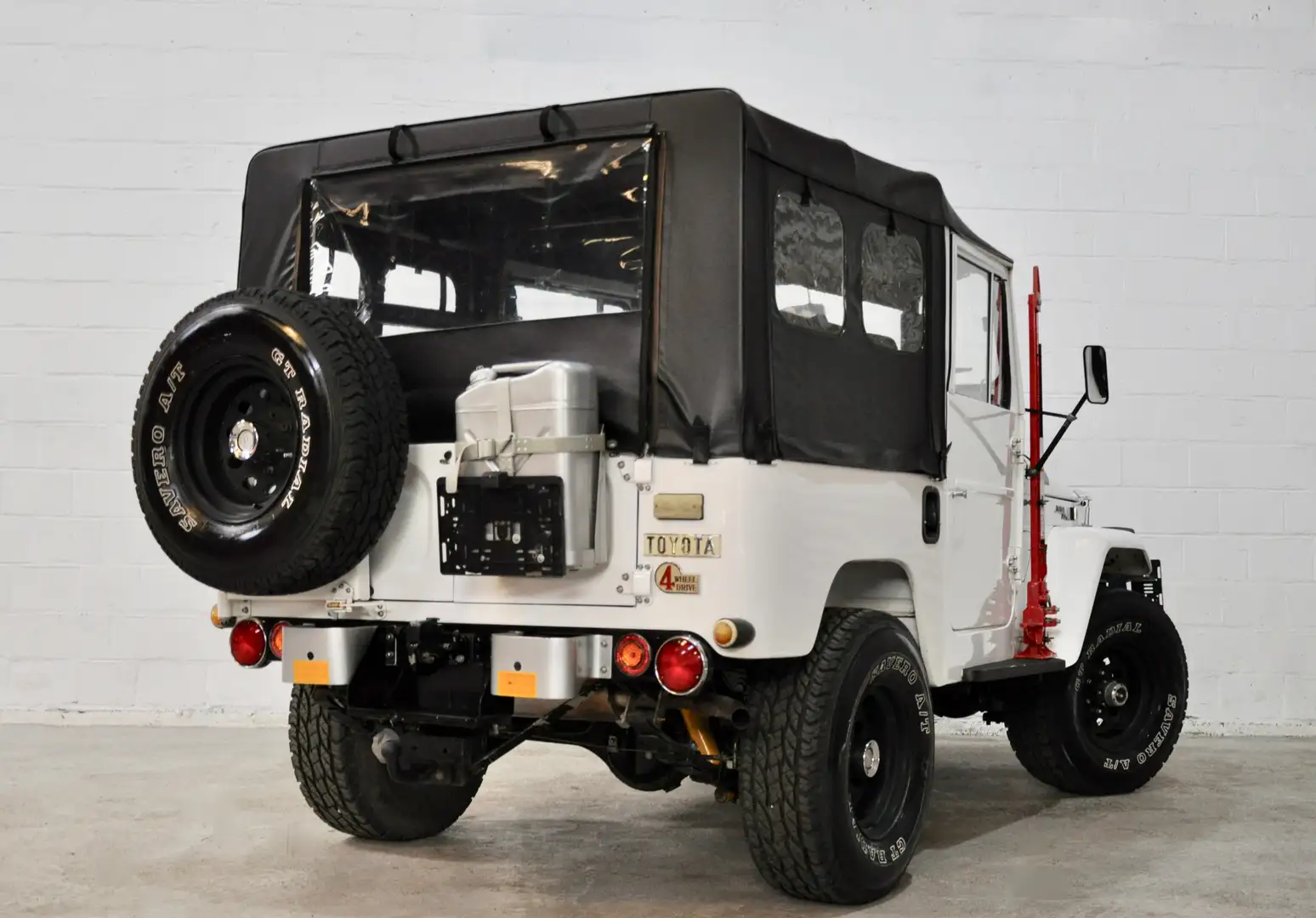 Toyota Land Cruiser FJ40 3.9 ** ENTIEREMENT RESTAUREE ** Blanc - 2