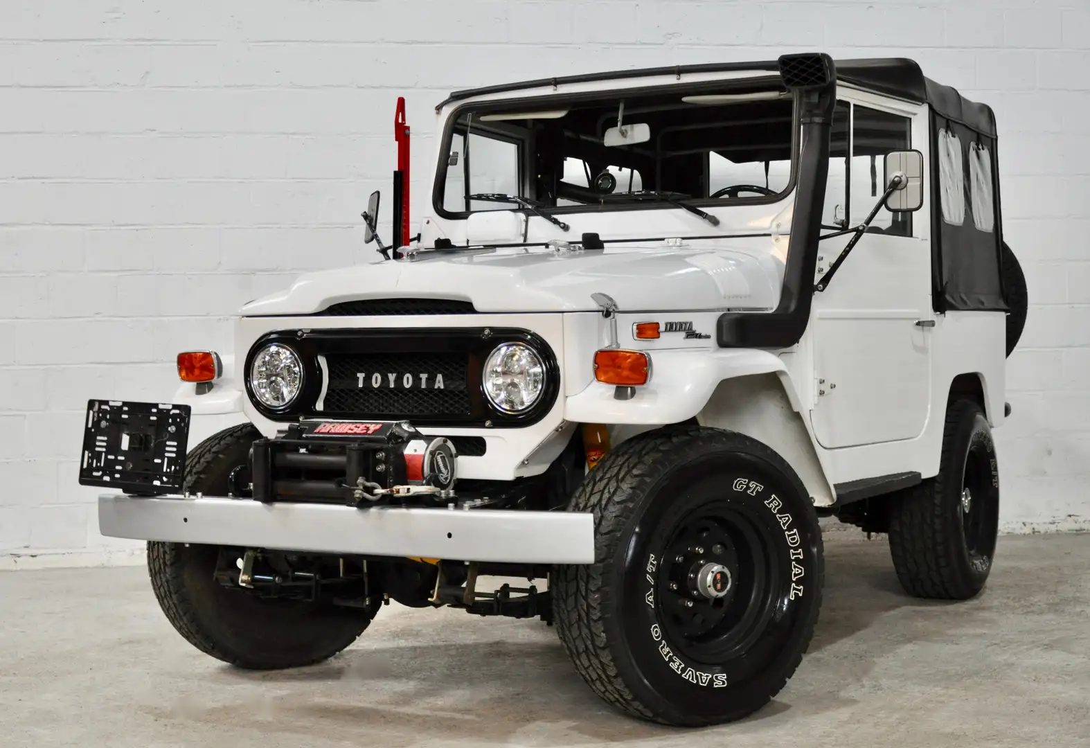 Toyota Land Cruiser FJ40 3.9 ** ENTIEREMENT RESTAUREE ** Blanc - 1